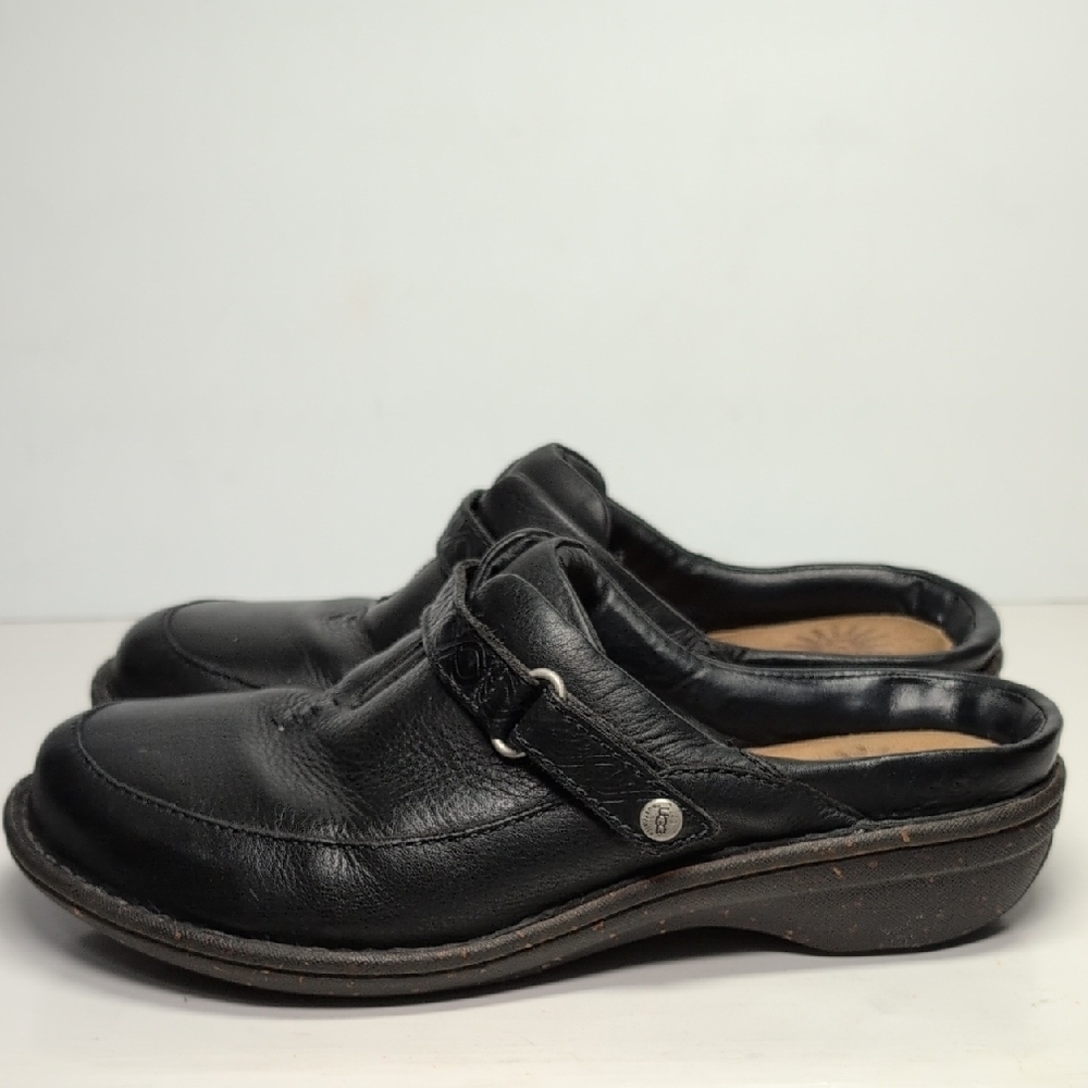 UGG Australia slip-on black leather mule/loafers women's size 9 EU 40